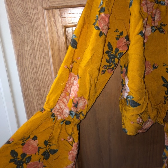 🌵 Super cute off the shoulder shirt - Picture 3 of 4